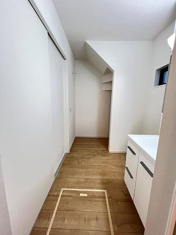 快適で清潔感がある脱衣スペースです。