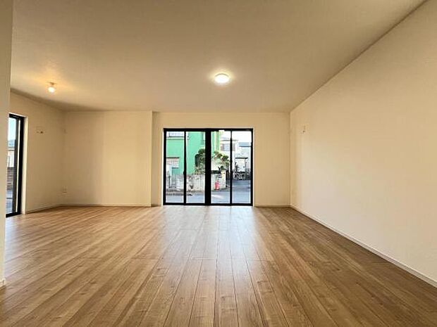 リビングダイニングになります。ご家族そろっての素敵な空間になりそうですね。