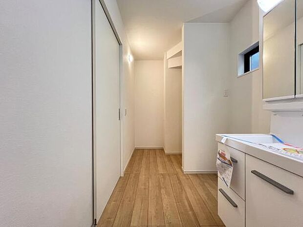 脱衣所は小さなお子様がいるご家庭にも重宝されます。