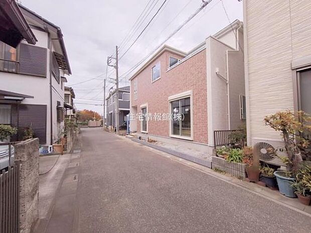 前面道路を含めた現地写真です。