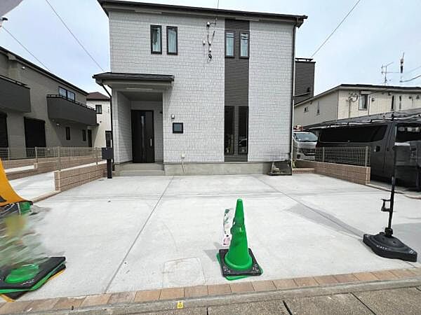 駐車場ももちろん完備しておりますのでお車所有の方にも心強いです。