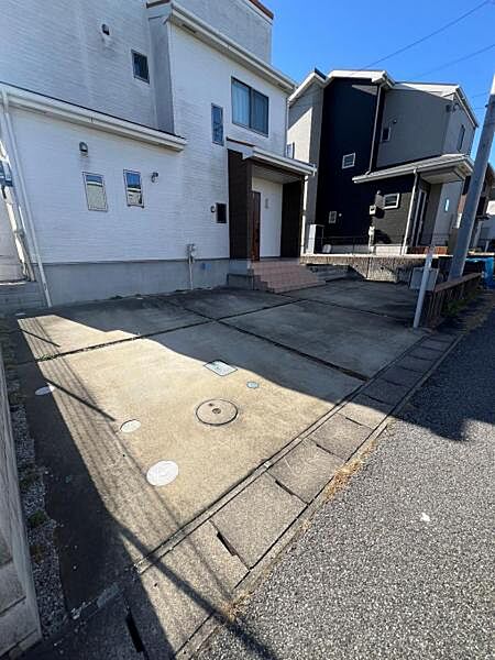 駐車場ももちろん完備しておりますのでお車所有の方にも心強いです。