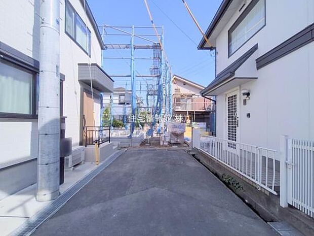 前面道路を含めた現地写真です。