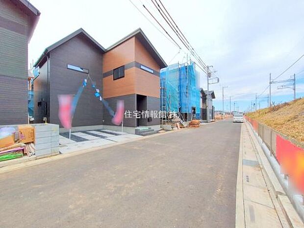 前面道路を含めた現地写真です。