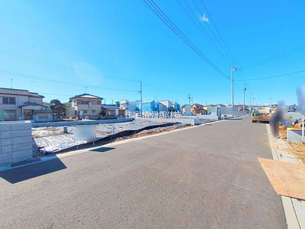 前面道路を含めた現地写真です。