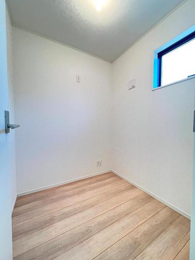 いつでもお部屋をスッキリお使い頂ける収納スペースを設置。