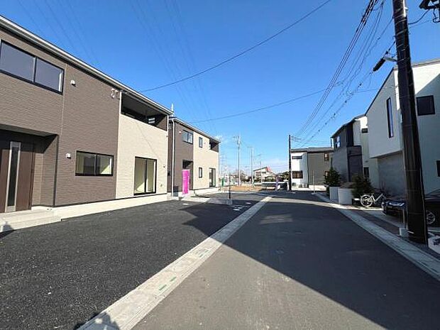前面道路を含めた現地写真です。