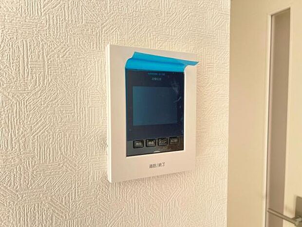 訪問者を確認できるTVモニター付きインターフォンです。