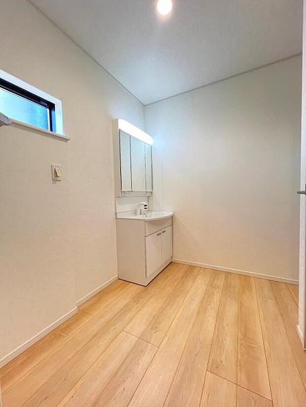 脱衣所は小さなお子様がいるご家庭にも重宝されます。