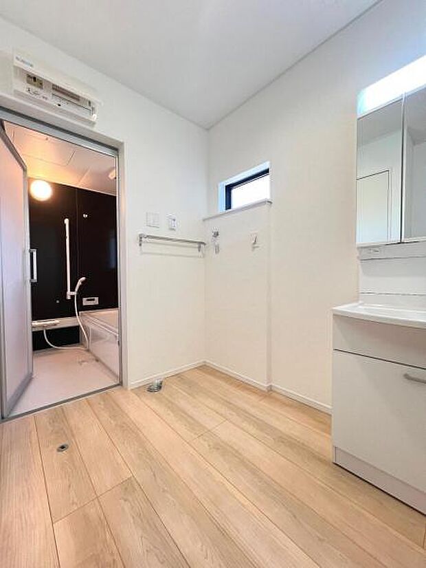 お天気を気にせずお洗濯ができ、室内干し可能です。