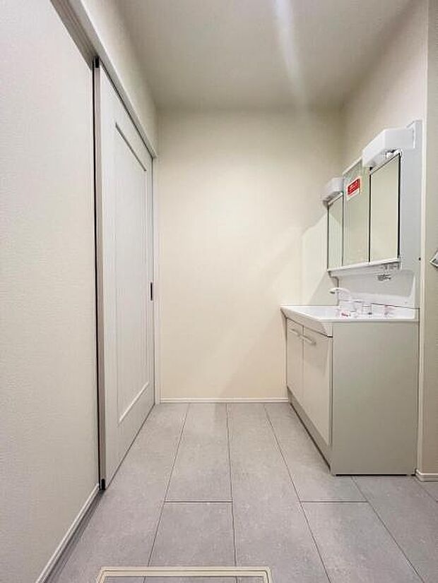 脱衣所は小さなお子様がいるご家庭にも重宝されます。