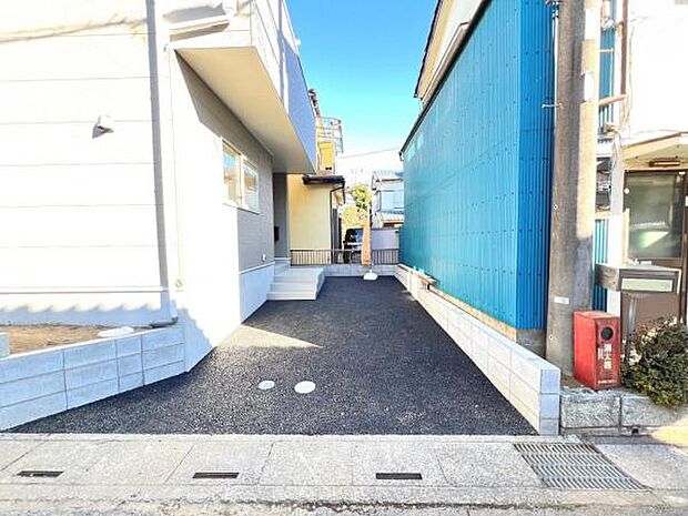 駐車場ももちろん完備しておりますのでお車所有の方にも心強いです。