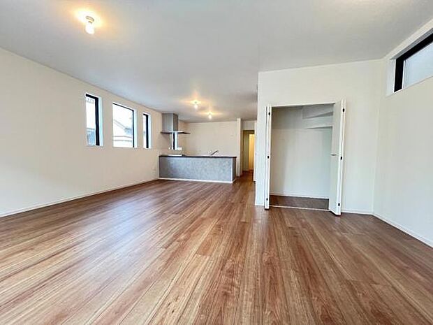 家族団らんの場所としてゆったりと居心地の良いリビングです。