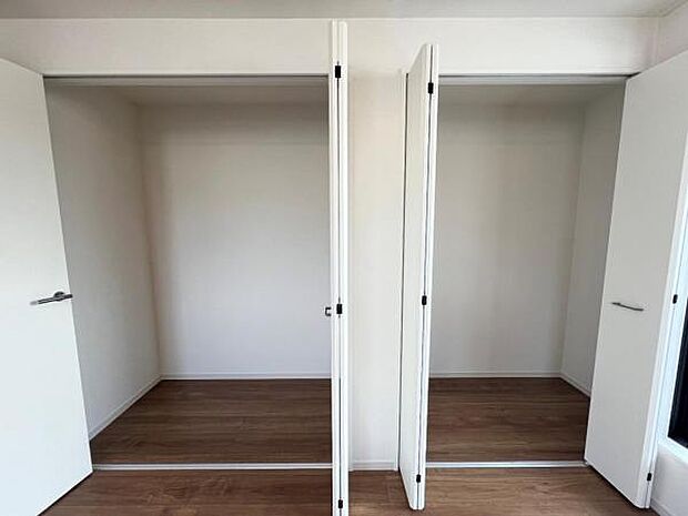 いつでもお部屋をスッキリお使い頂ける収納スペースを設置。