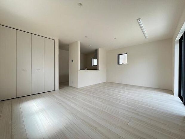 家族団らんの場所としてゆったりと居心地の良いリビングです。