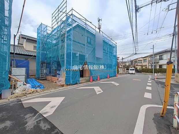 前面道路を含めた現地写真です。