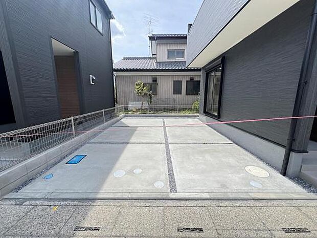 駐車場ももちろん完備しておりますのでお車所有の方にも心強いです。