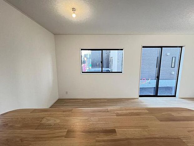 リビングダイニングになります。ご家族そろっての素敵な空間になりそうですね。