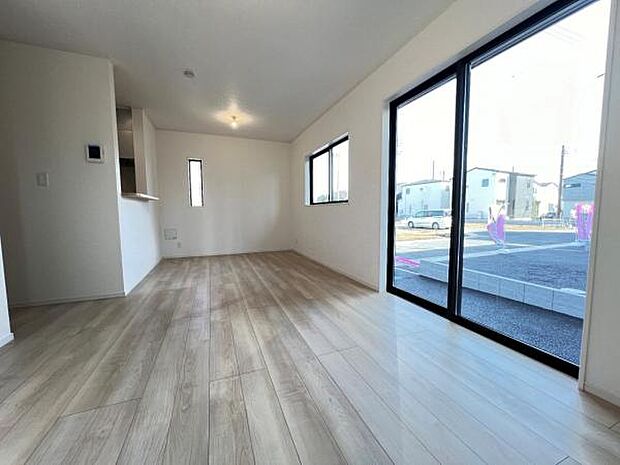 家族団らんの場所としてゆったりと居心地の良いリビングです。