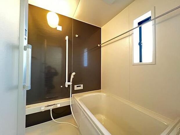 スタイリッシュな浴室で1日の疲れをゆったり癒されるのもいいですね。