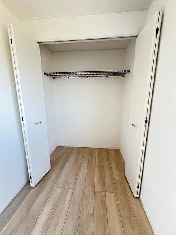 中の物を確認しやすく、取り出しやすい収納スペース。お部屋を広々とお使いいただけます。