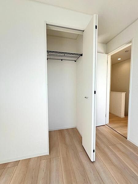 中の物を確認しやすく、取り出しやすい収納スペース。お部屋を広々とお使いいただけます。