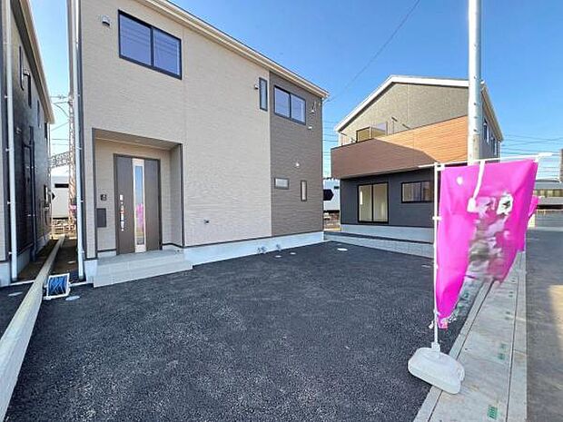 前面道路を含めた現地写真です。