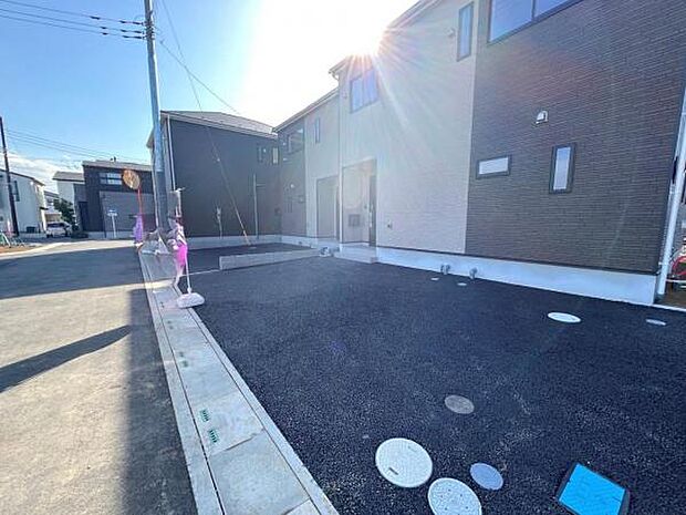 駐車場ももちろん完備しておりますのでお車所有の方にも心強いです。