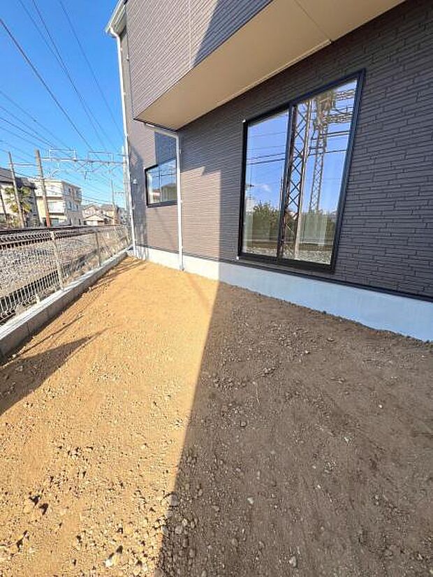 お庭スペースは、ガーデニングやお子様との外遊びなど多彩な用途でお楽しみいただけます。