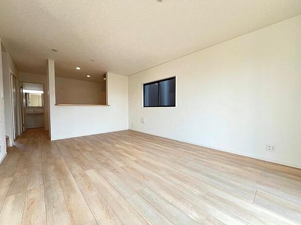 リビングダイニングになります。ご家族そろっての素敵な空間になりそうですね。