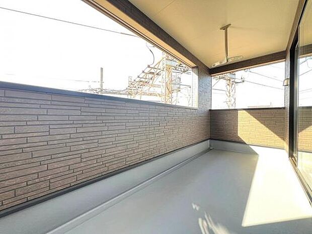 ルーフバルコニーは開放感があり、洗濯物を干すだけでなく、ご家族に合わせた楽しみ方ができますね。