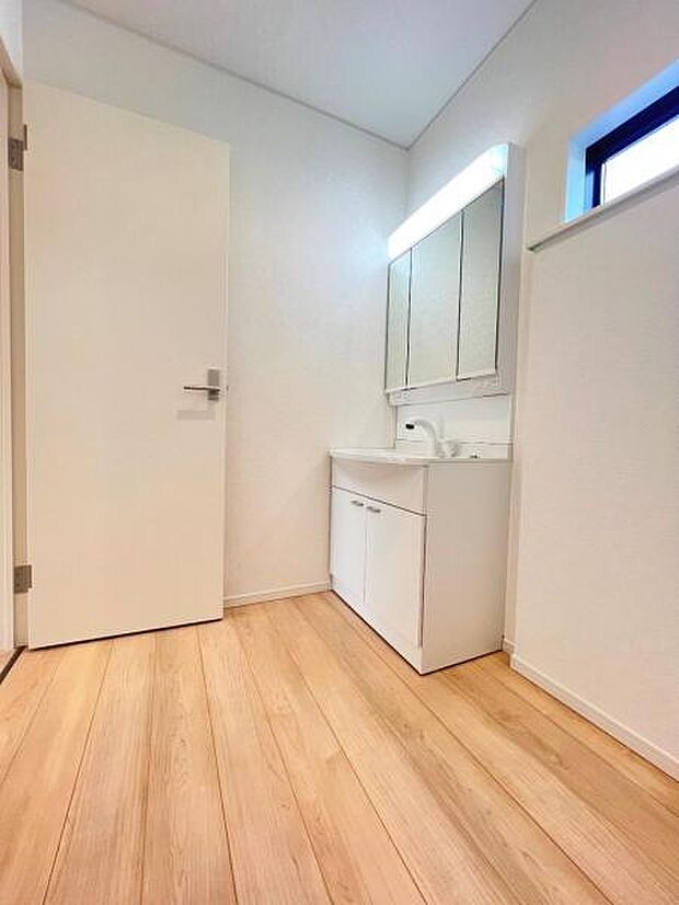 脱衣所は小さなお子様がいるご家庭にも重宝されます。