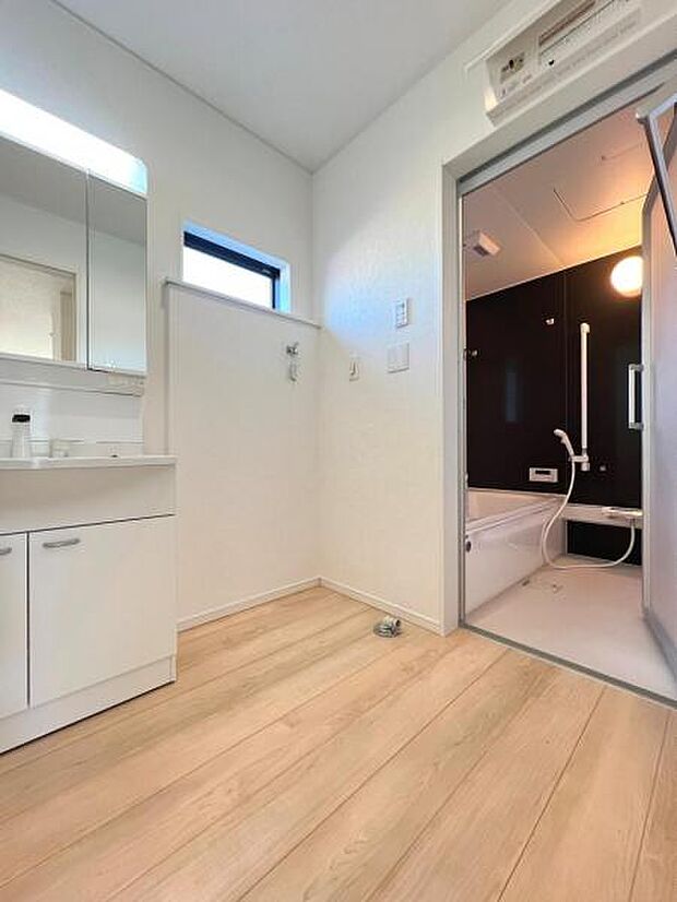 お天気を気にせずお洗濯ができ、室内干し可能です。