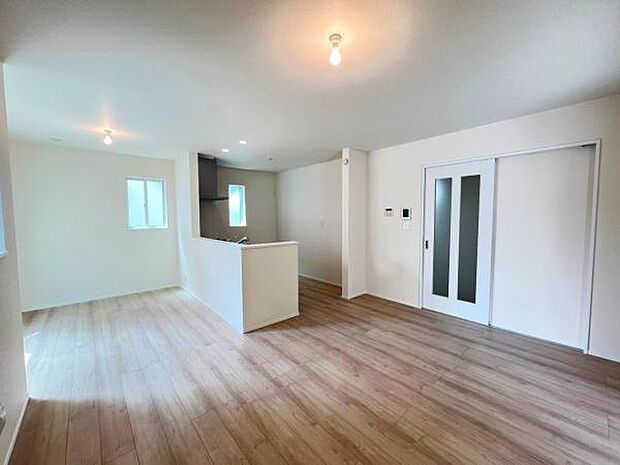 リビングダイニングになります。ご家族そろっての素敵な空間になりそうですね。