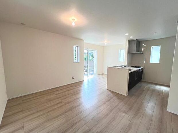 家族団らんの場所としてゆったりと居心地の良いリビングです。