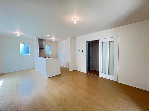 リビングダイニングになります。ご家族そろっての素敵な空間になりそうですね。