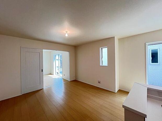 家族団らんの場所としてゆったりと居心地の良いリビングです。