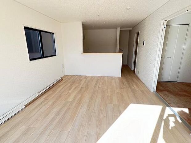 家族団らんの場所としてゆったりと居心地の良いリビングです。