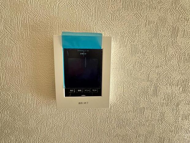訪問者を確認できるTVモニター付きインターフォンです。