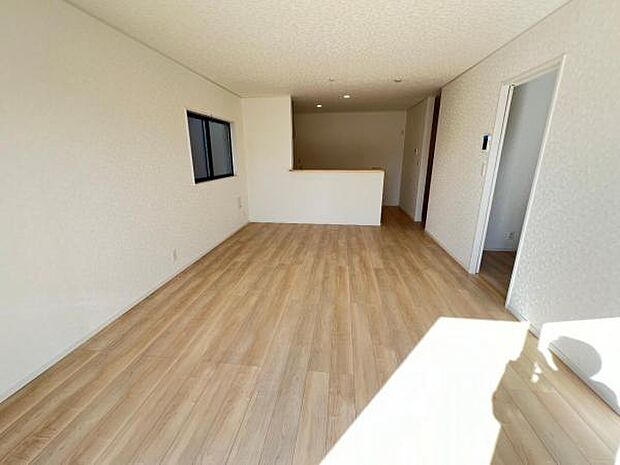 家族団らんの場所としてゆったりと居心地の良いリビングです。