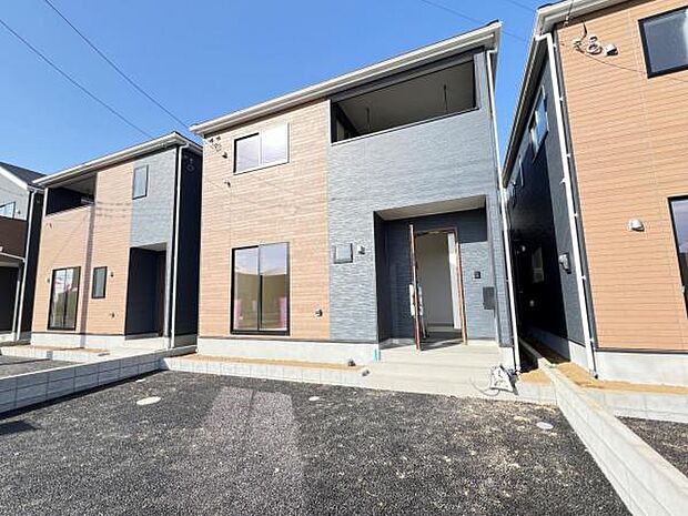 駐車場ももちろん完備しておりますのでお車所有の方にも心強いです。