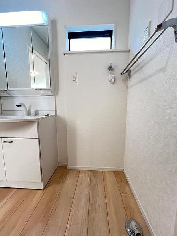 お天気を気にせずお洗濯ができ、室内干し可能です。