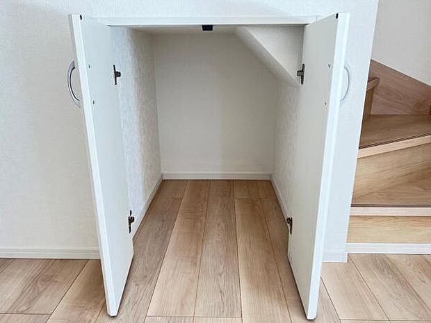 階段下の収納です