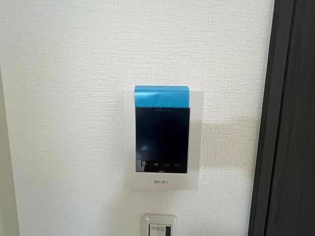 訪問者を確認できるTVモニター付きインターフォンです。