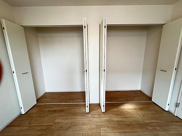 いつでもお部屋をスッキリお使い頂ける収納スペースを設置。