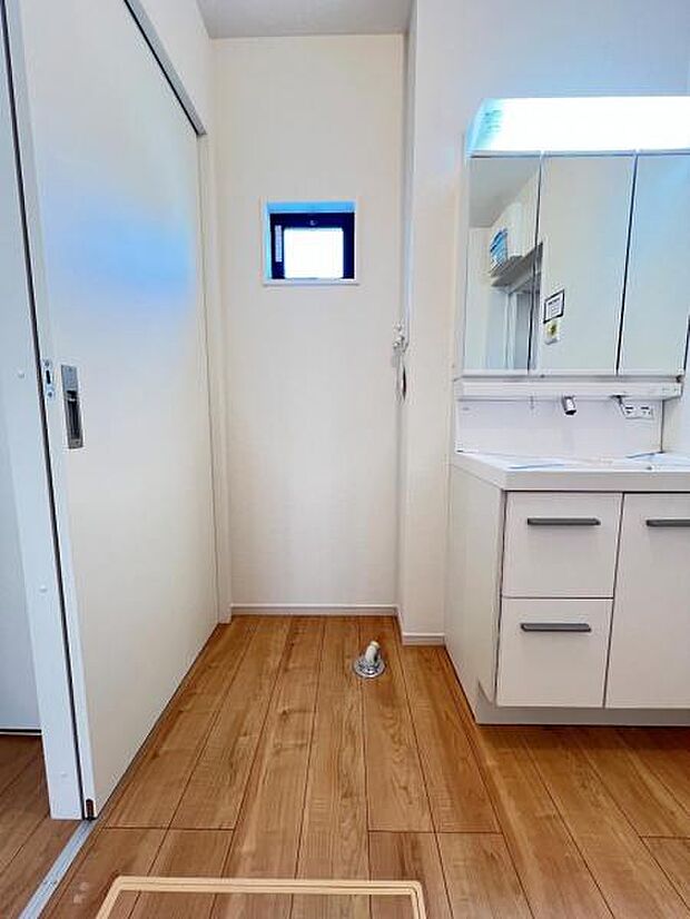 お天気を気にせずお洗濯ができ、室内干し可能です。