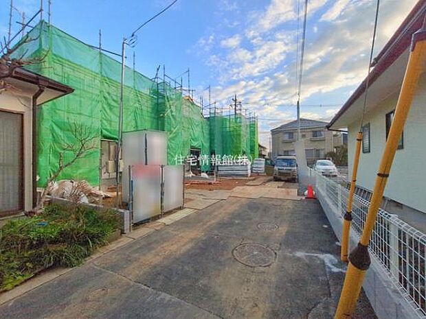 前面道路を含めた現地写真です。