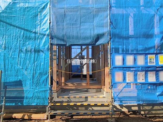 前面道路を含めた現地写真です。