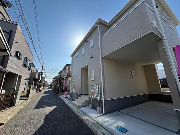 前面道路を含めた現地写真です。