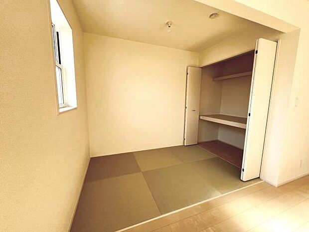 和室スペースです。畳のお部屋は寛げる空間ですね。